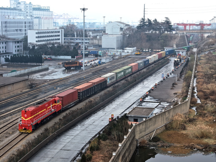 Из города Ляньюньган отправился первый в 2025 году грузовой поезд Китай-Европа