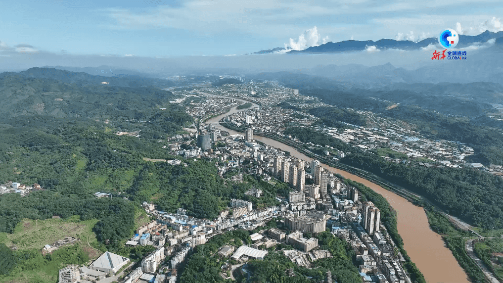 全球连线｜中国坝洒-越南巴刹红河界河公路大桥正式开工