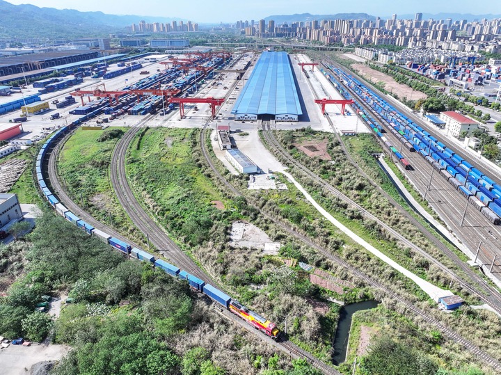Chine : inauguration d'une nouvelle ligne ferroviaire régulière pour le fret entre Chongqing et l'Asie centrale