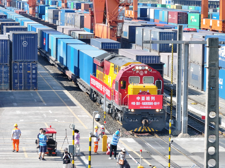 Chine : inauguration d'une nouvelle ligne ferroviaire régulière pour le fret entre Chongqing et l'Asie centrale