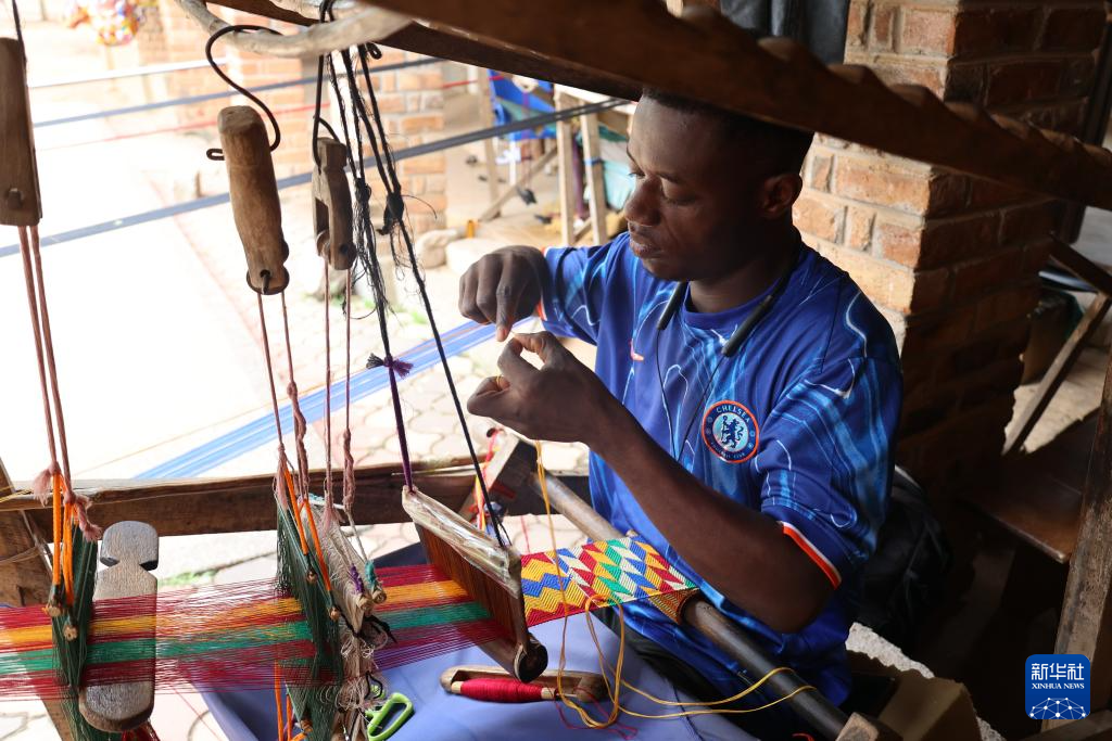 加纳：色彩斑斓的“肯特布”