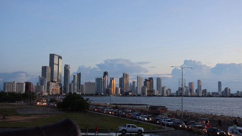 在哥伦比亚卡塔赫纳看加勒比海日落