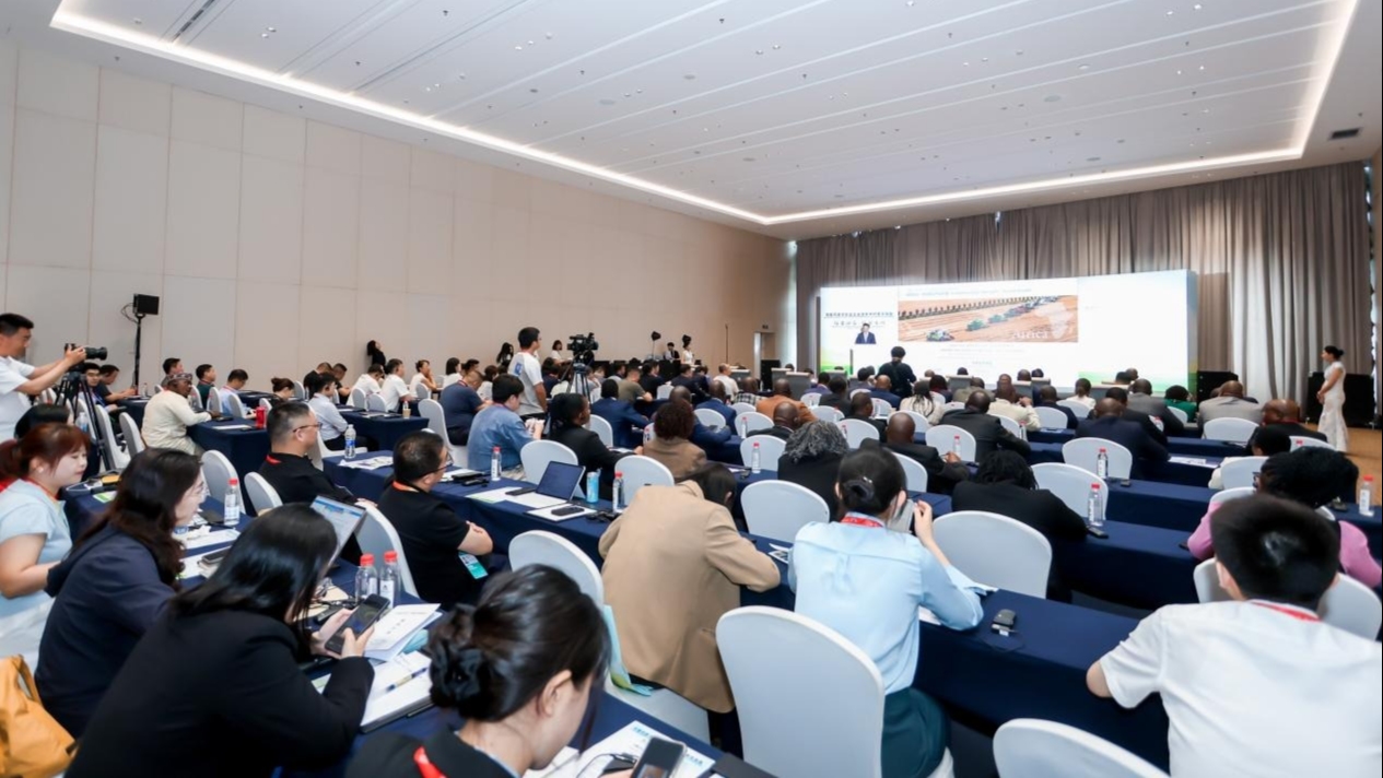 双向奔赴，搭建中非乳业共进之桥——内蒙古乳业企业亮相第四届中非经贸博览会