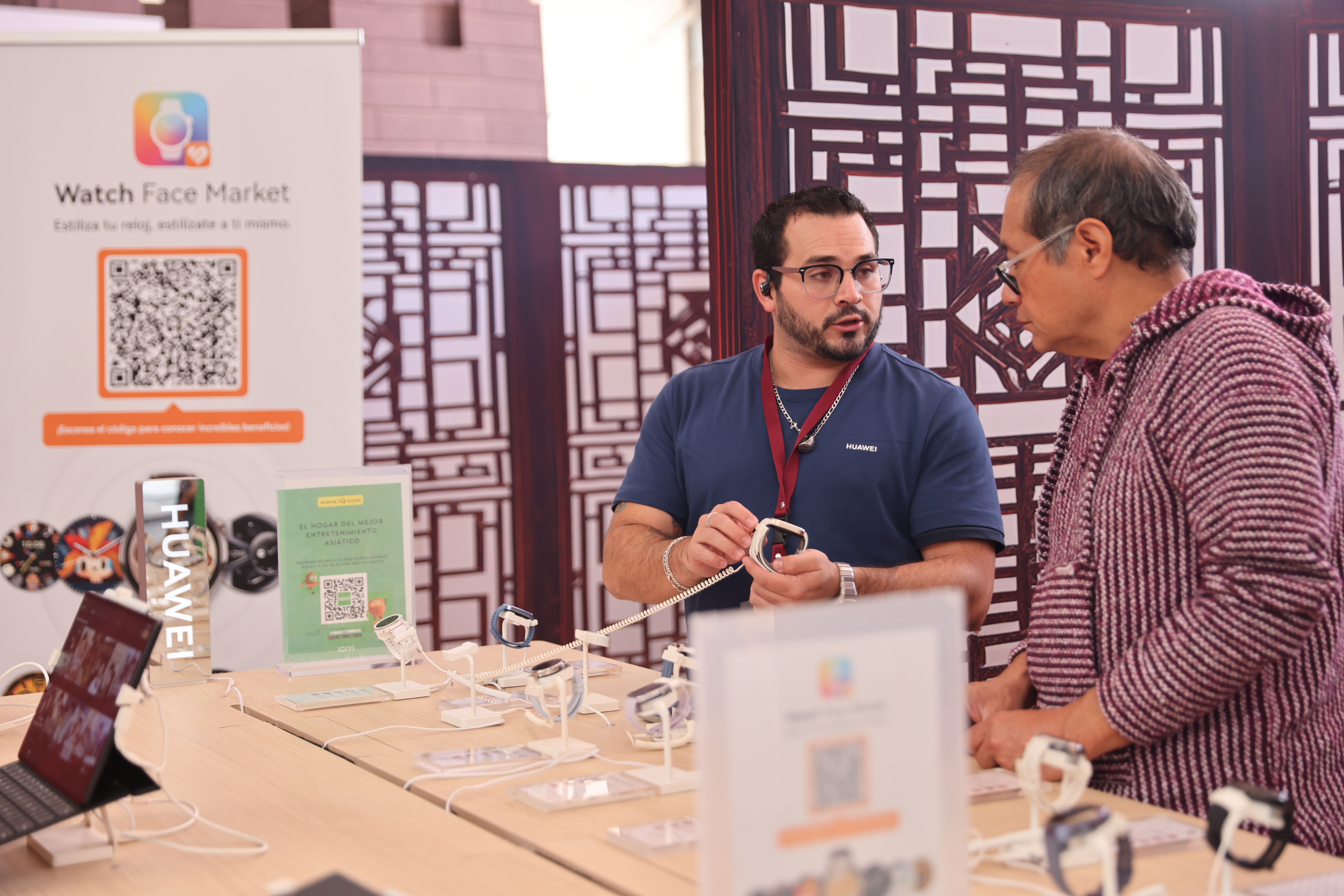 Área de exposiciones de China durante la feria del libro en la Ciudad de México