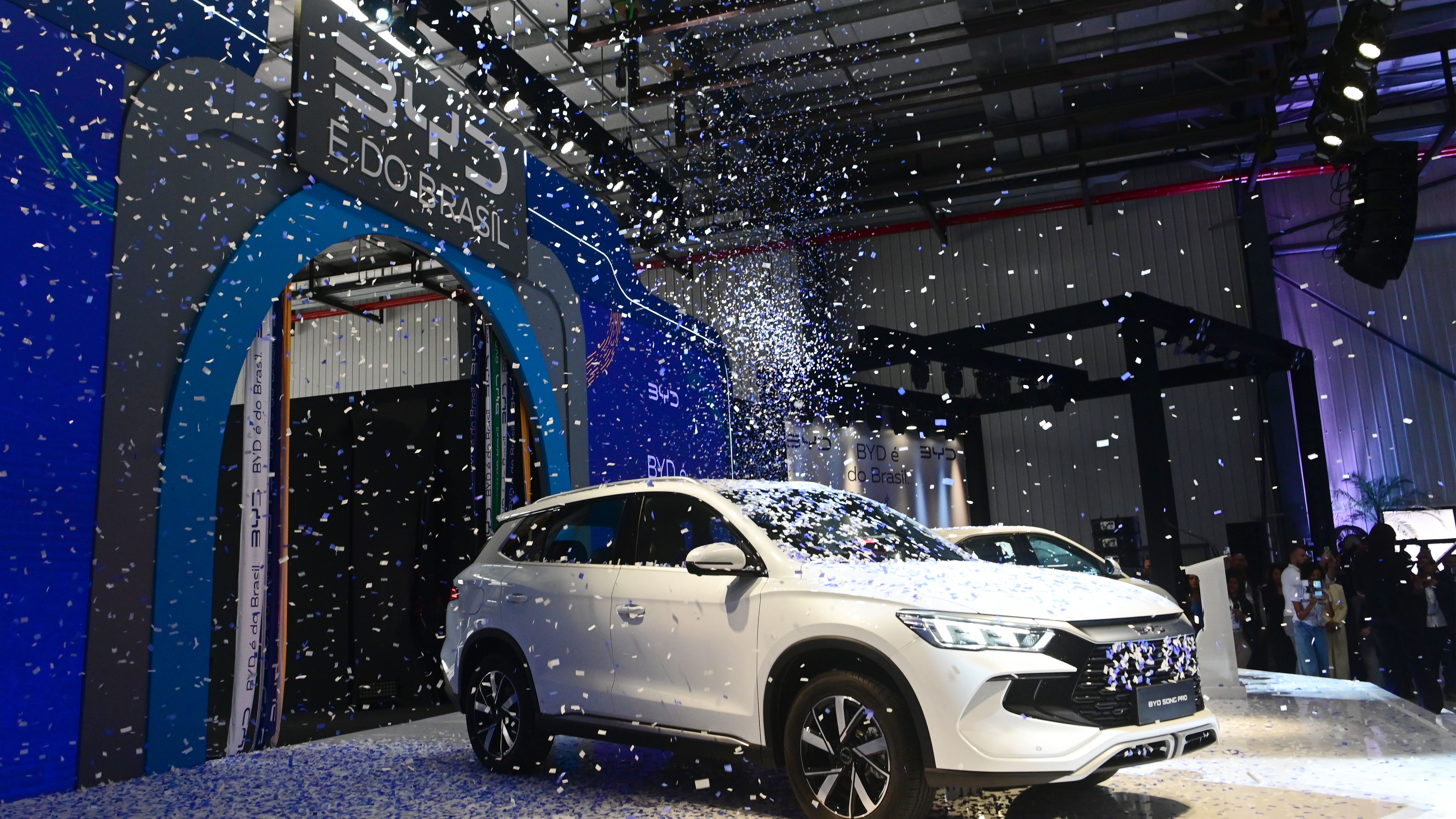 比亚迪巴西工厂首车下线