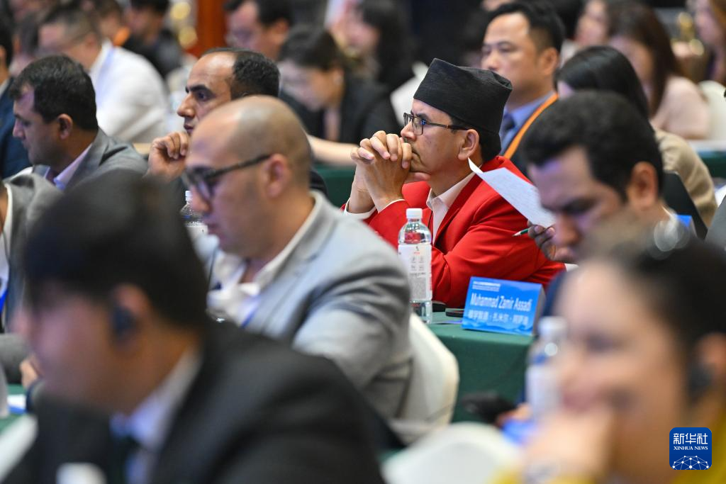 2025上合组织国家媒体合作论坛在乌鲁木齐举行