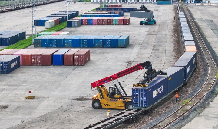 По "восточному коридору" ж/д грузоперевозок Китай-Европа в этом году прошло более 3 000 поездов