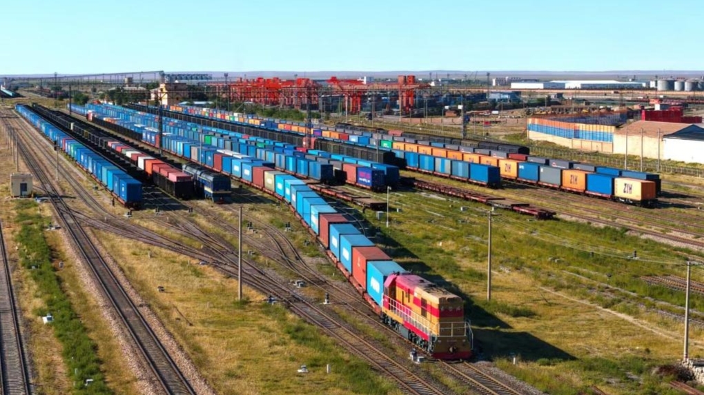 今年二连浩特铁路口岸中欧班列进出口货物已达30万标准箱