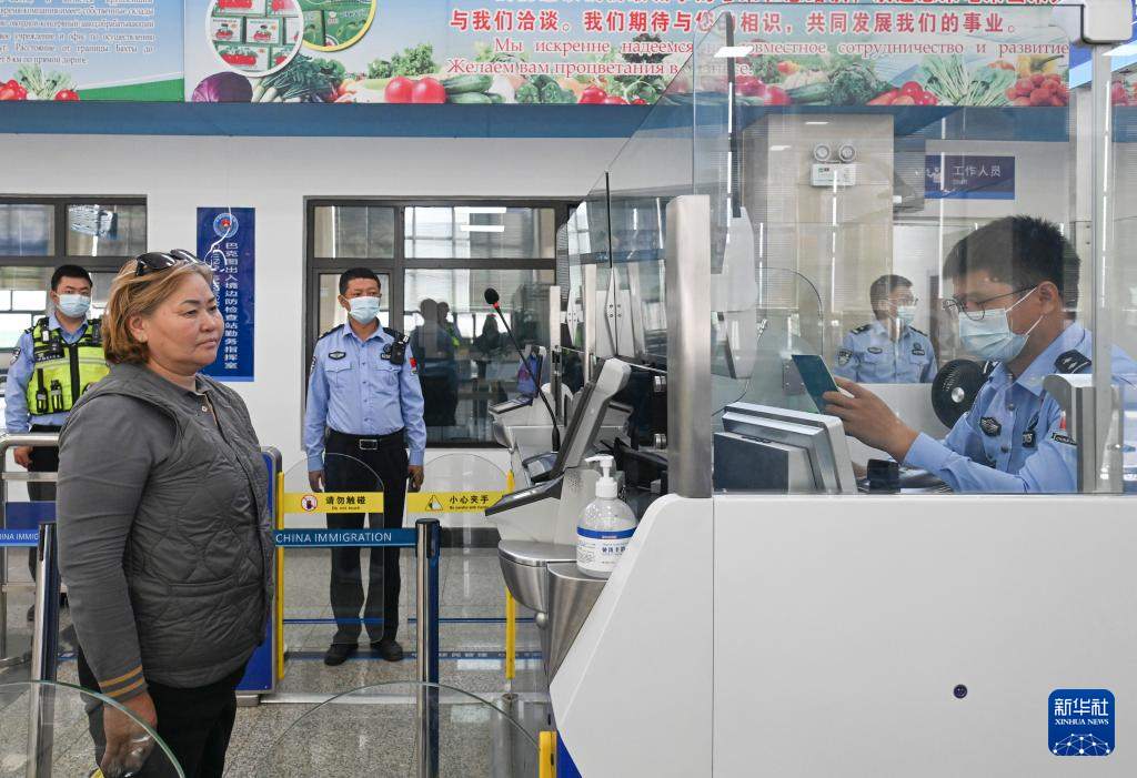 潮涌新疆70年 丝路新程：立体通道联通亚欧