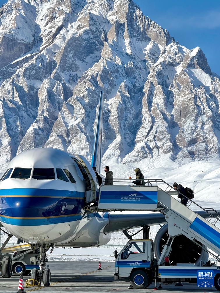 潮涌新疆70年 丝路新程：立体通道联通亚欧