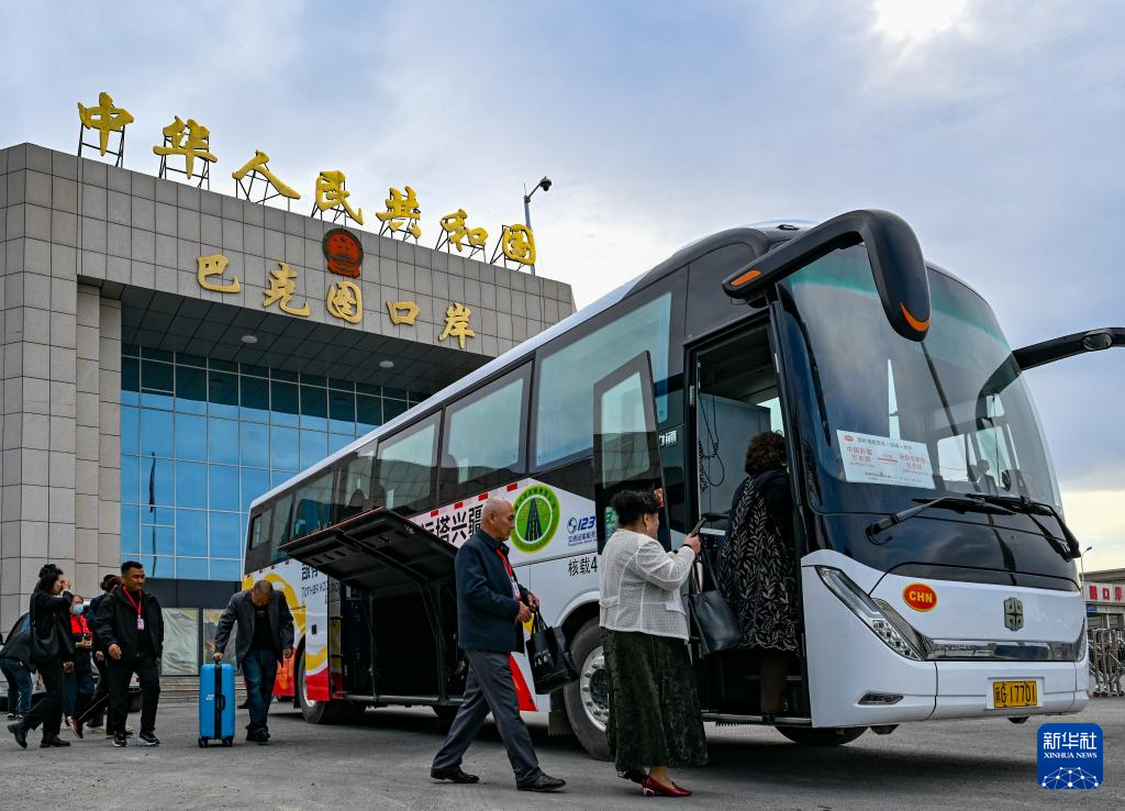 潮涌新疆70年 丝路新程：立体通道联通亚欧