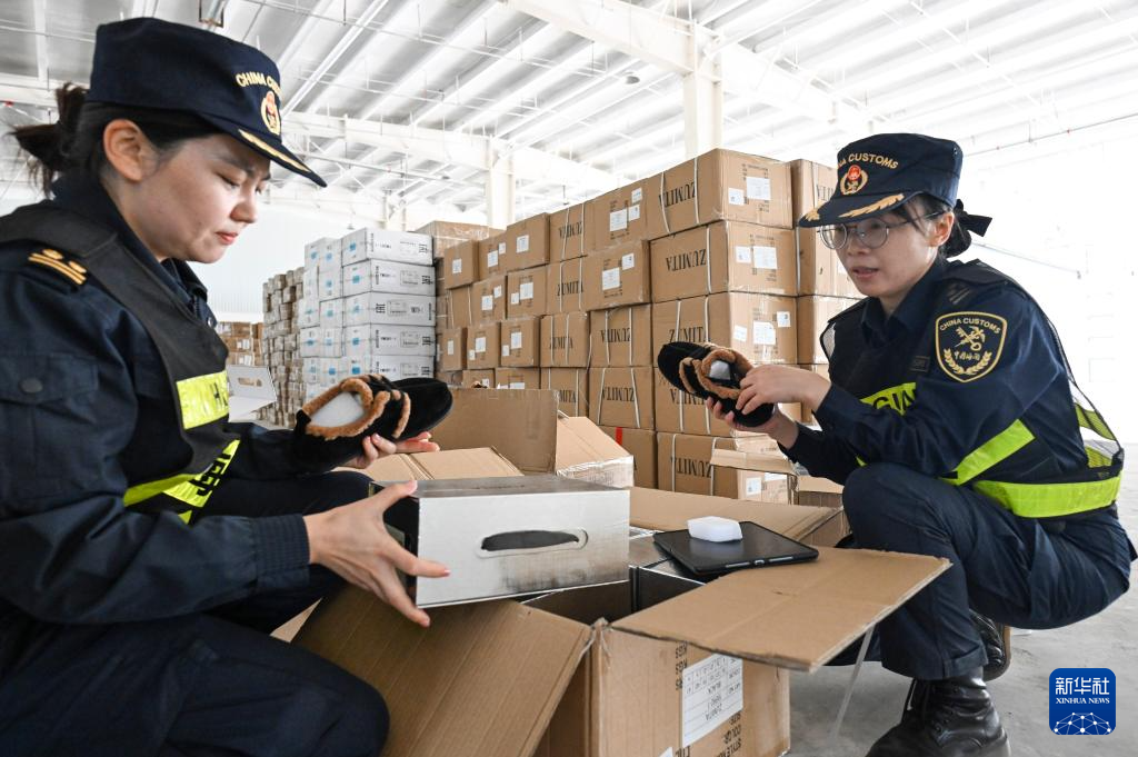 潮涌新疆70年 丝路新程：立体通道联通亚欧