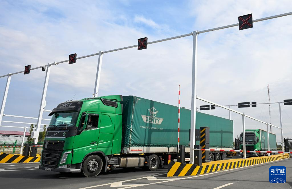 潮涌新疆70年 丝路新程：立体通道联通亚欧