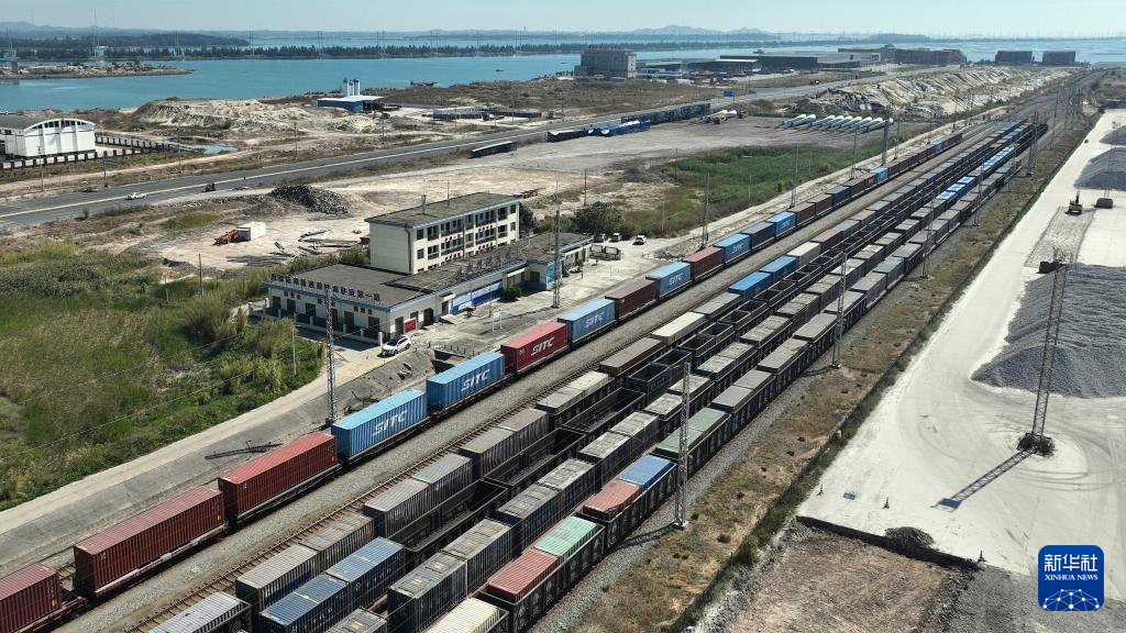 西部陆海新通道班列累计发送货物突破500万标箱