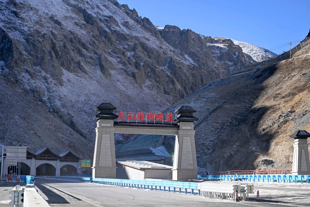 The opening of the Wuwei Expressway allows the ancient Silk Road hub to 