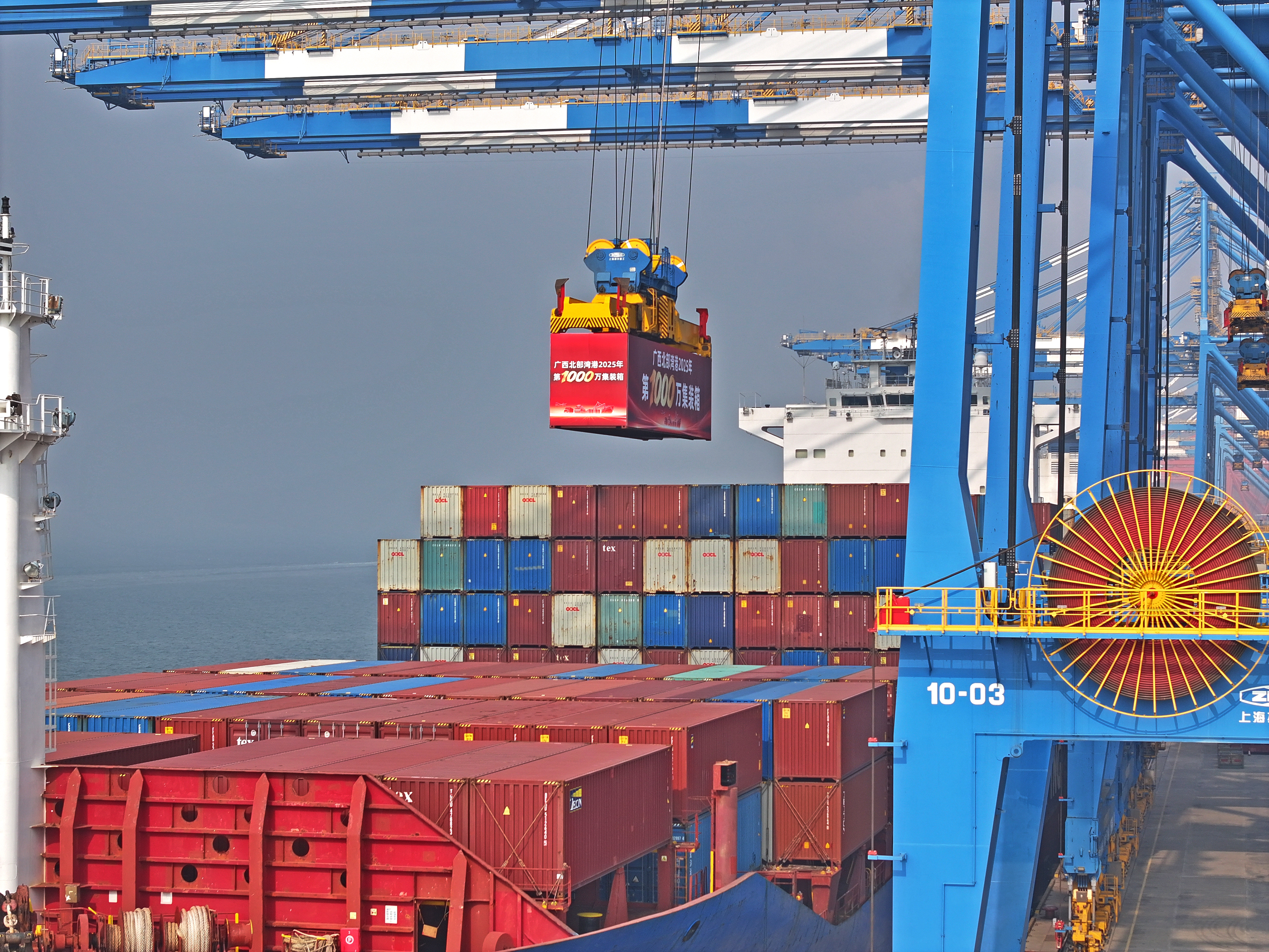 广西北部湾港集装箱吞吐量突破1000万标箱