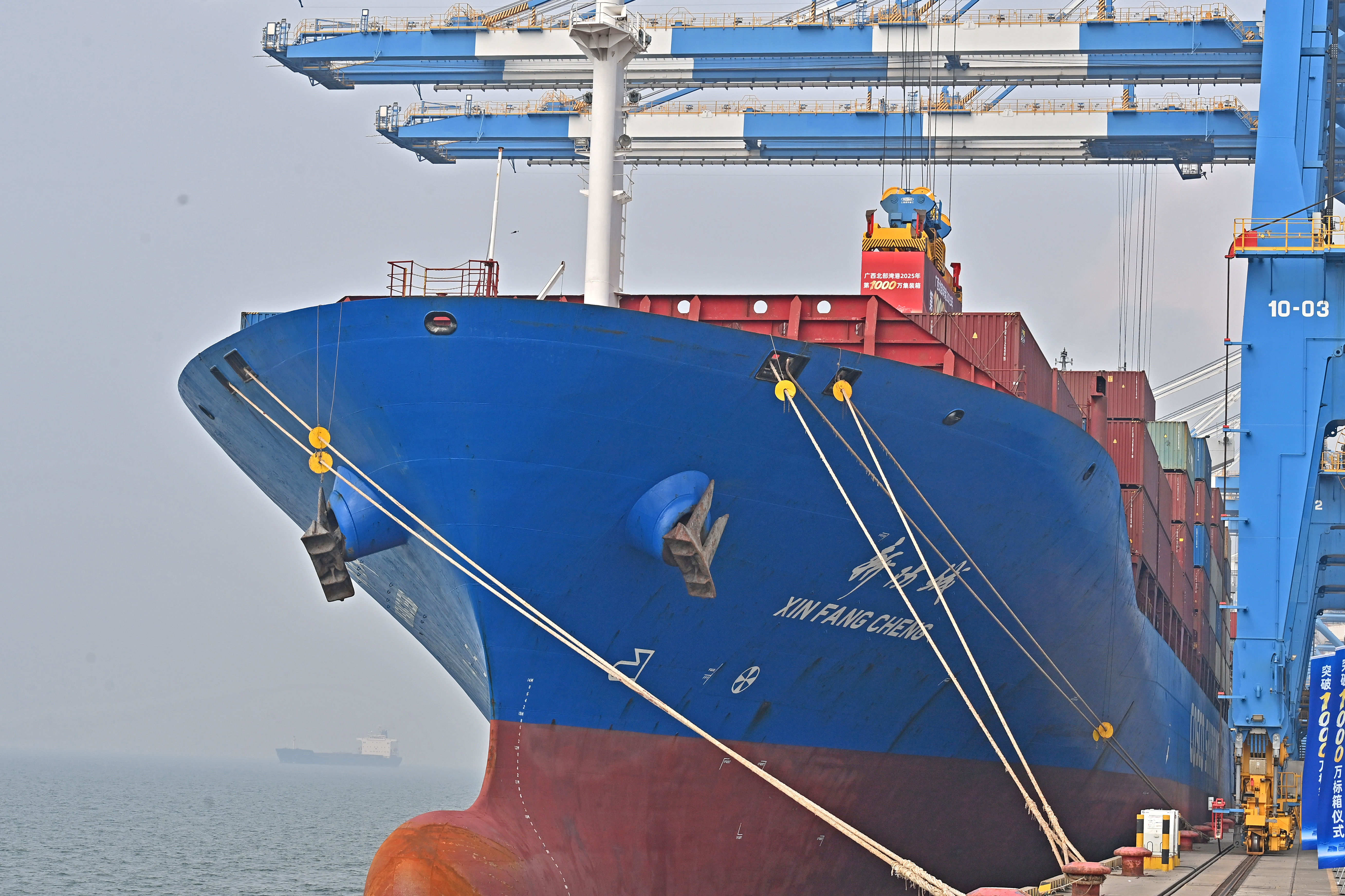 Tráfico de contenedores del puerto del Golfo de Beibu en Guangxi alcanza este año 10 millones de TEU