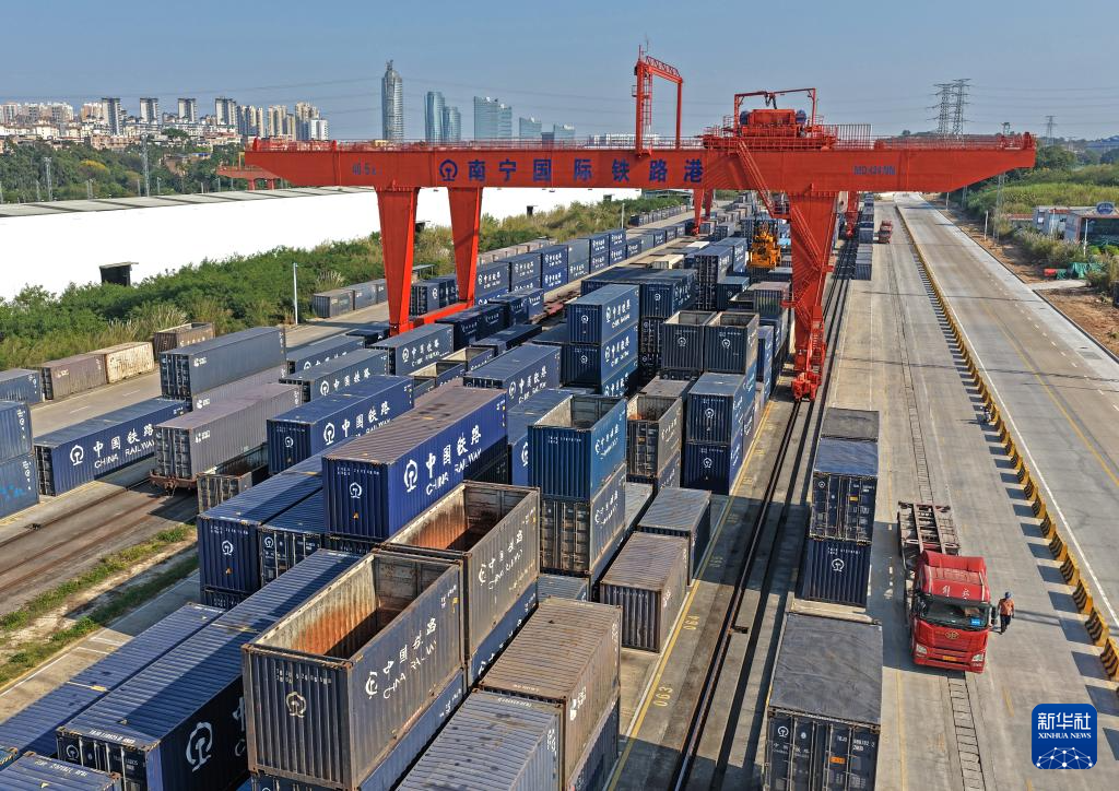 2025年西部陆海新通道集装箱货物年发运量首次突破百万标箱