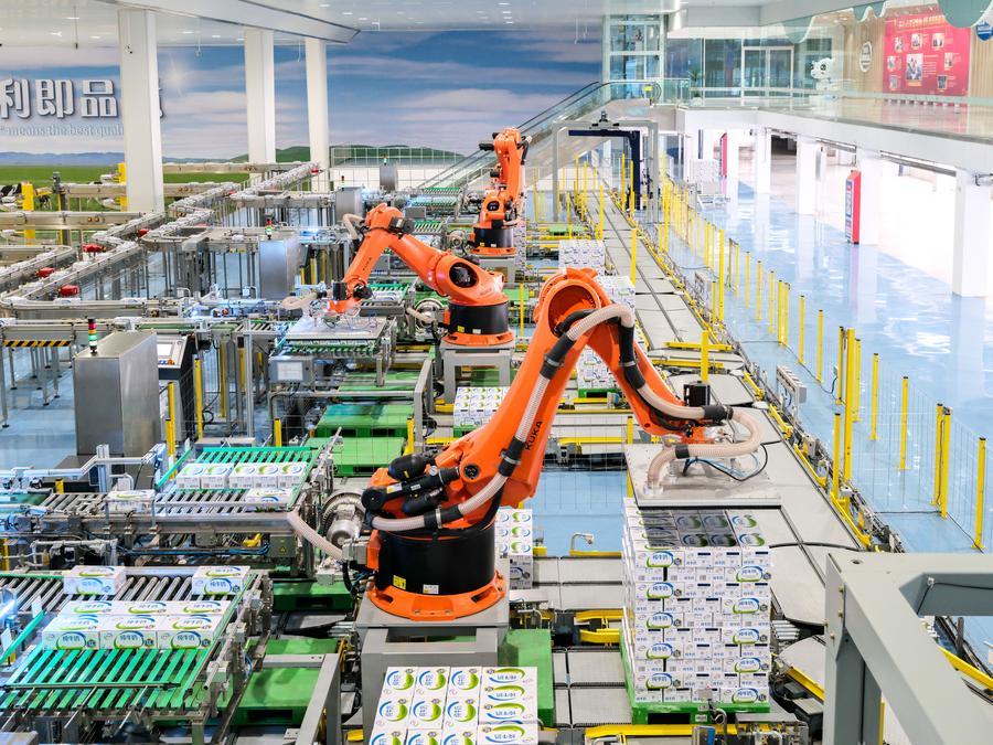 Xinhua Headlines: China's manufacturing continues to fuel global industry growth, promote sustainability