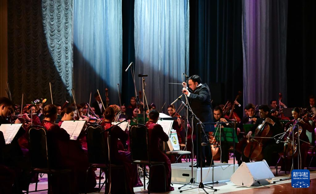 土库曼斯坦举行“欢乐春节”演出