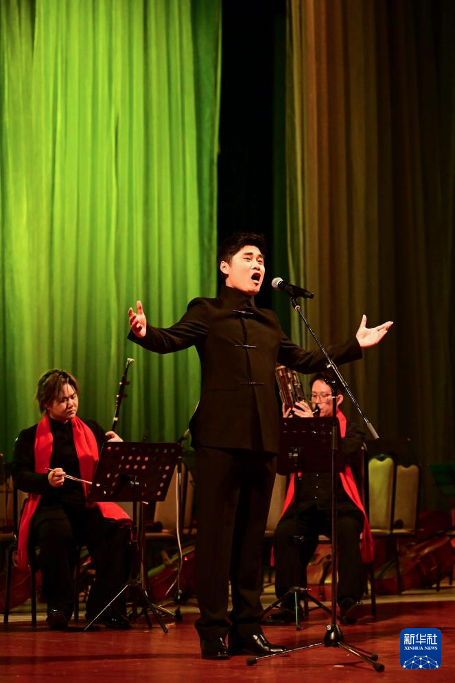 土库曼斯坦举行“欢乐春节”演出