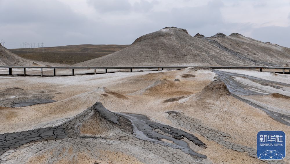 探访阿塞拜疆泥火山公园