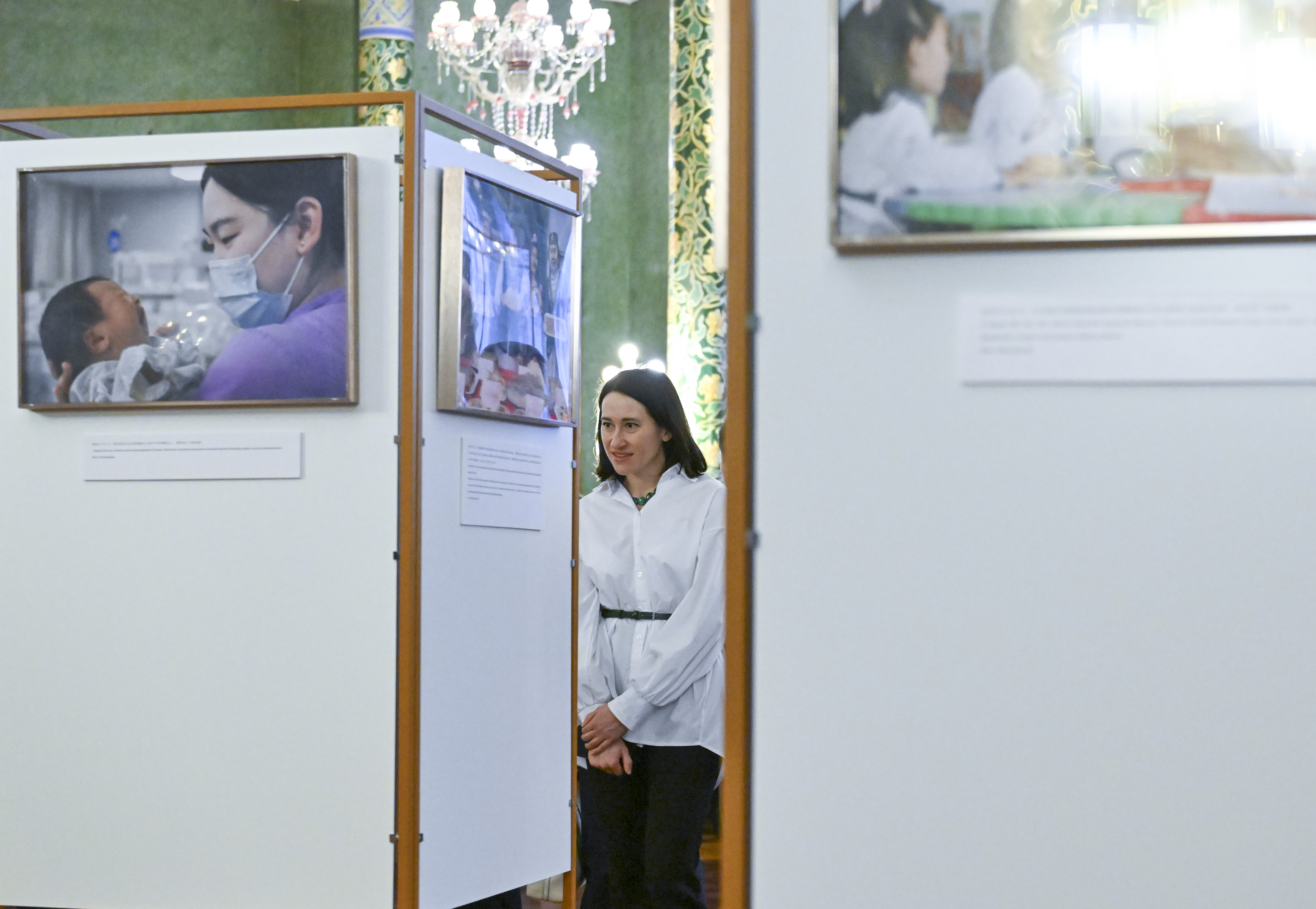 Exposición fotográfica que destaca los logros del desarrollo de las mujeres en China se inaugura en Moscú
