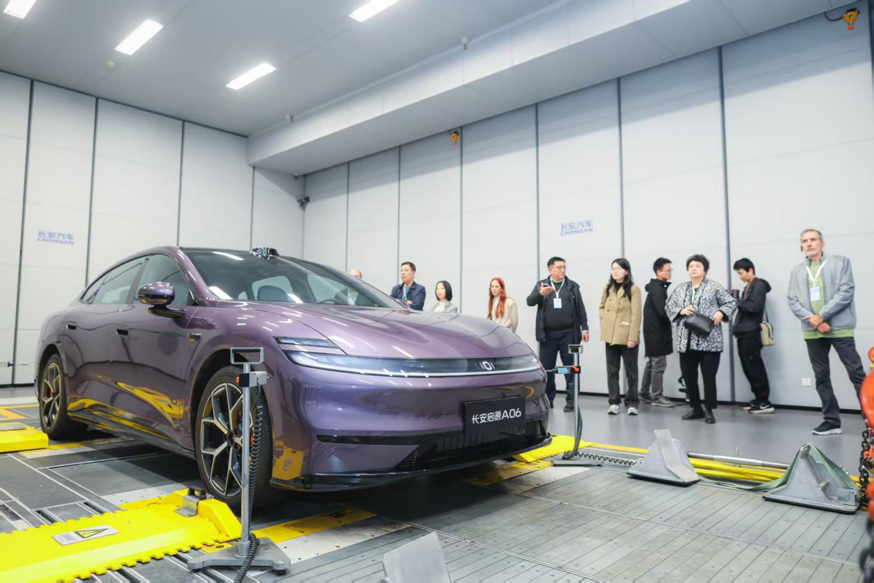 Foreign media professionals tour Chongqing to decode vitality of China's auto industry