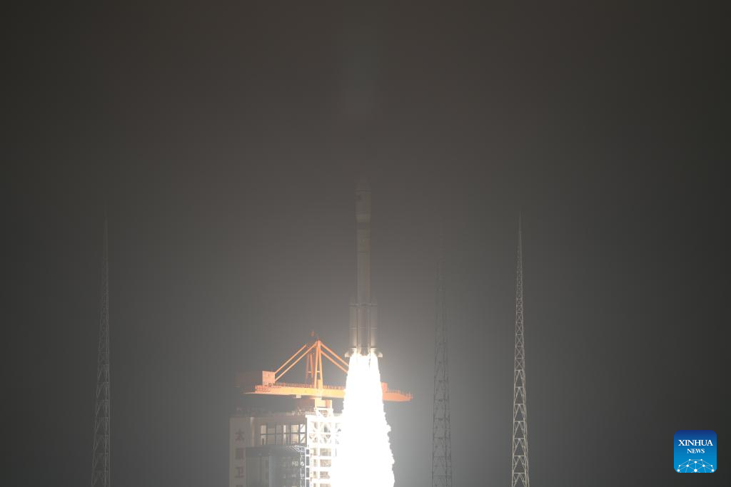 China launches new internet satellite group