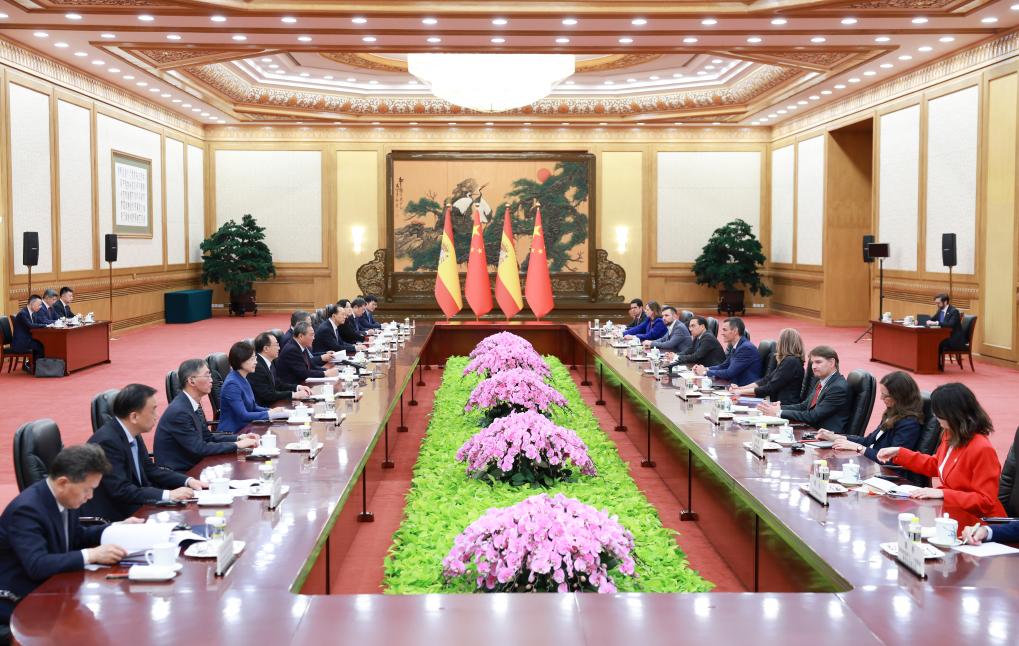 More capable Chinese enterprises encouraged to invest in Spain: Premier Li