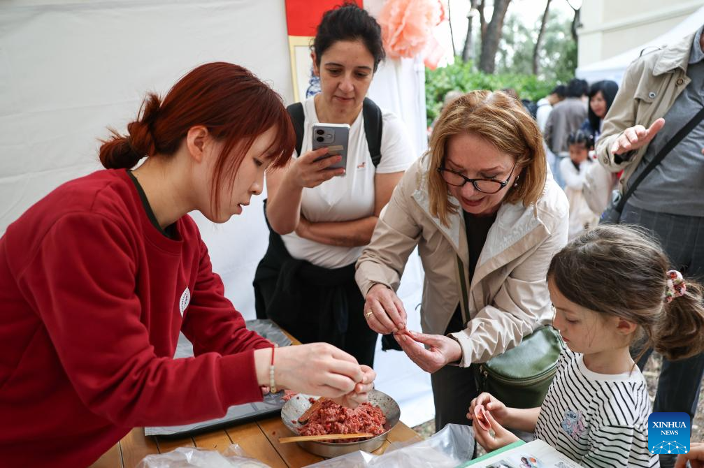 Traditional Chinese cultural experience activity held in Rome, Italy ...