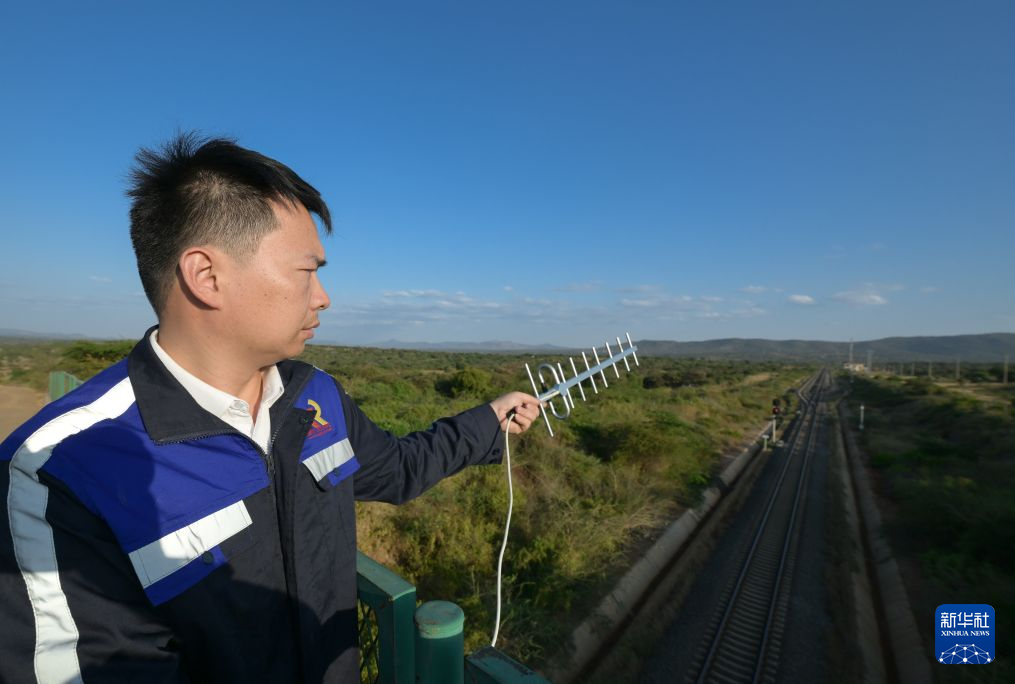 八年青春守护蒙内铁路“信息生命线”——通信工程师周俊兵