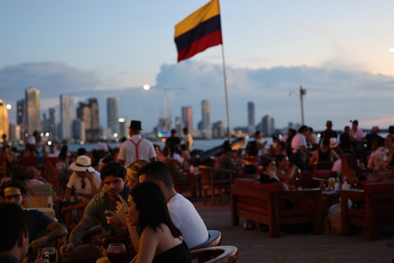 在哥伦比亚卡塔赫纳看加勒比海日落