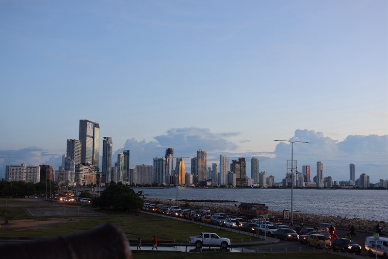 在哥伦比亚卡塔赫纳看加勒比海日落