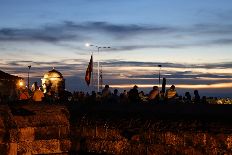 在哥伦比亚卡塔赫纳看加勒比海日落