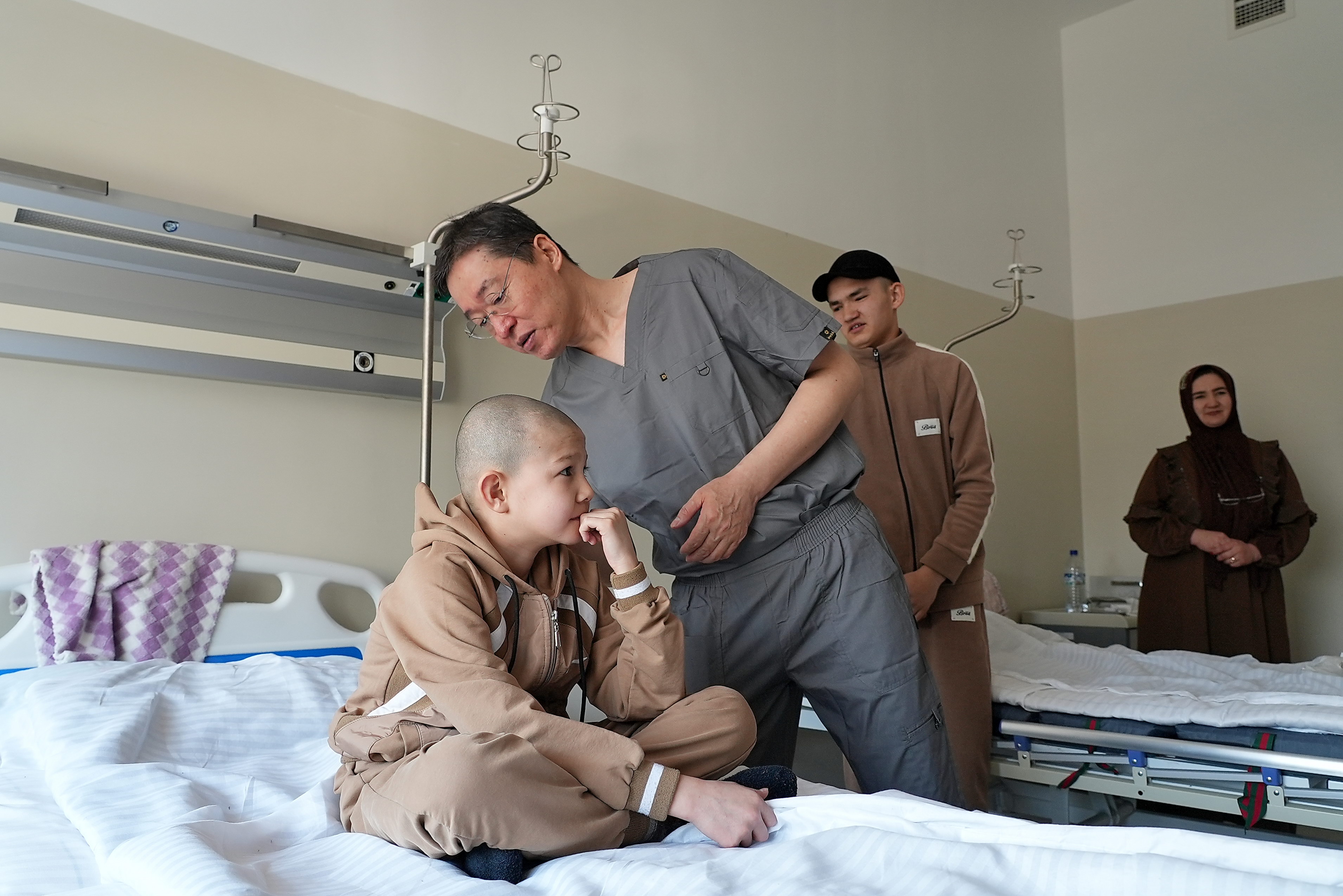 乌兹别克斯坦：中国耳科专家开展医疗援助