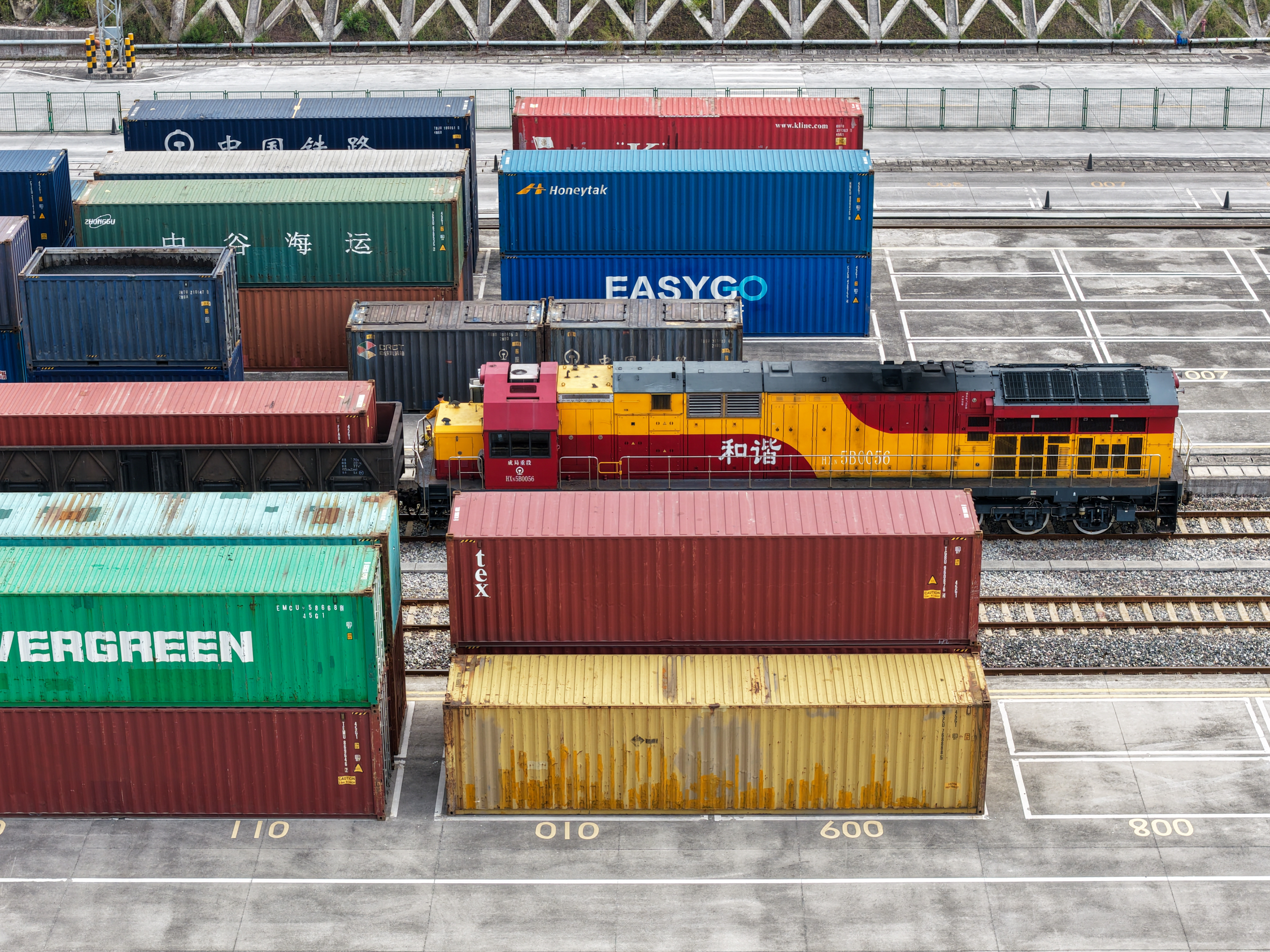 今年前8个月重庆经西部陆海新通道运输货物超20万标箱