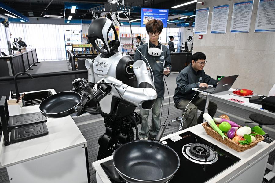 More smart devices used in China's household service sector