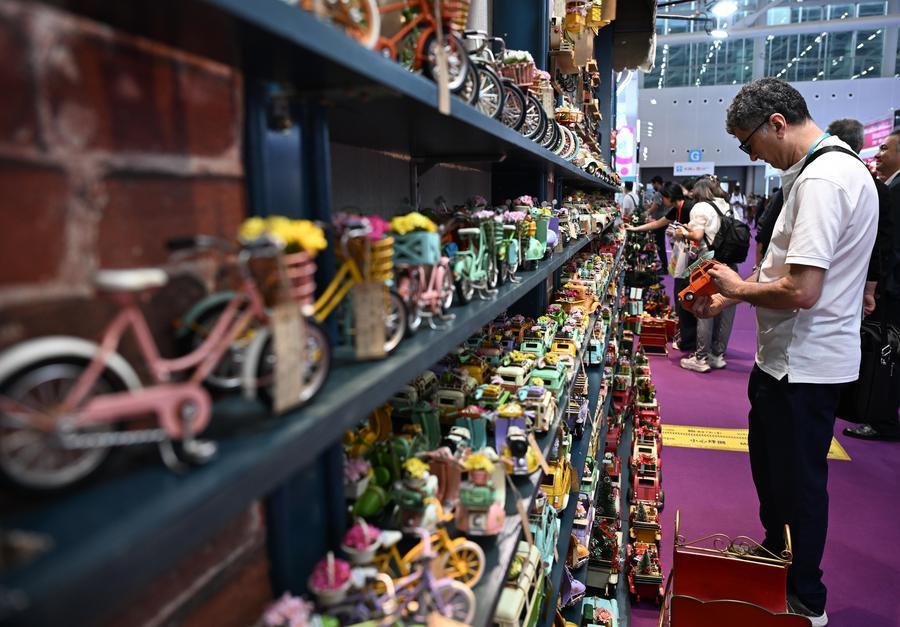 139th Canton Fair attracts 245,000 foreign buyers in first two phases