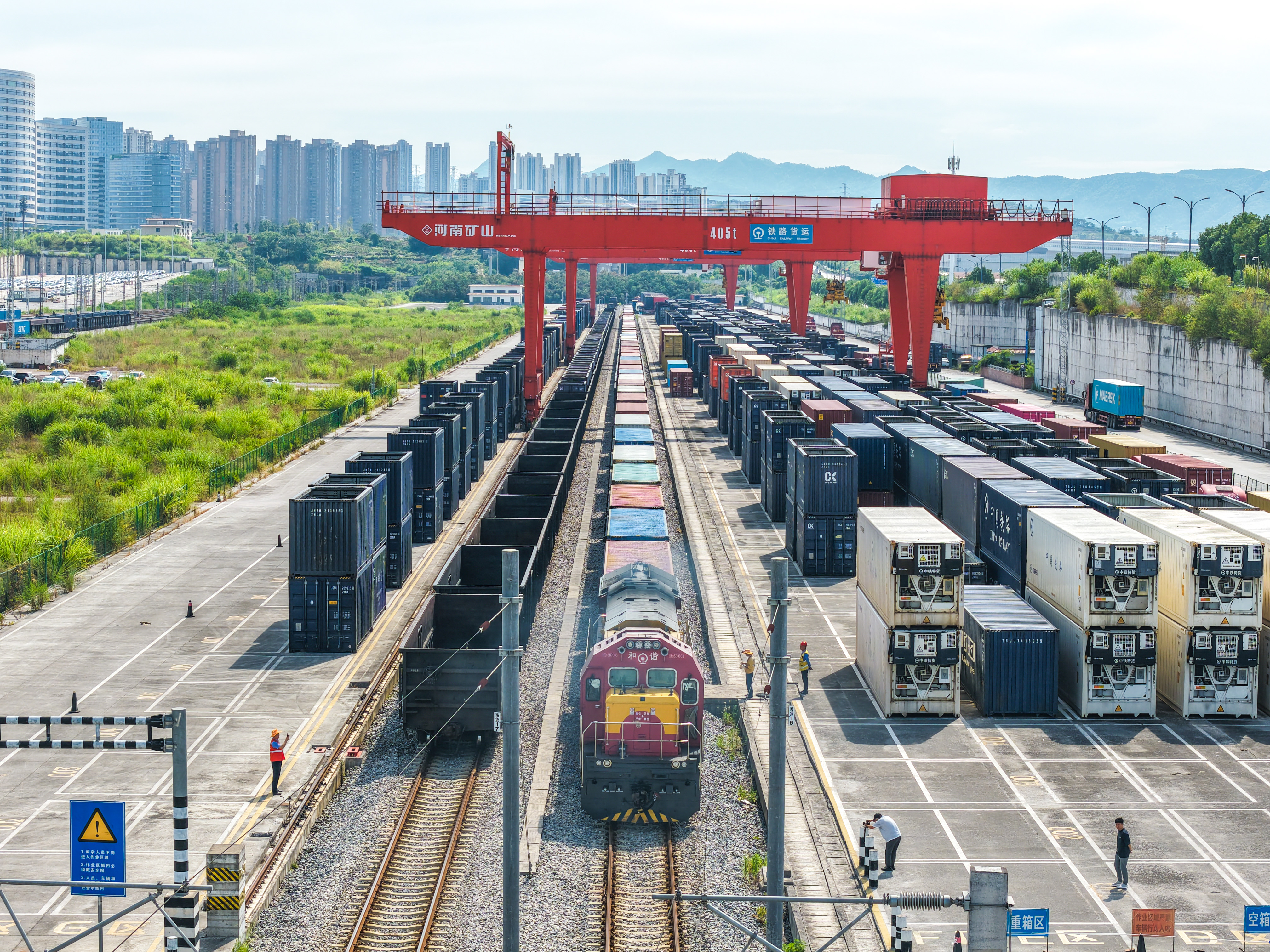 重庆西部陆海新通道铁路班列上半年开行量同比增幅超25%