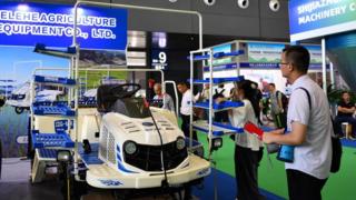 Machines agricoles chinoises présentées à la 4e Exposition économique et commerciale Chine-Afrique
