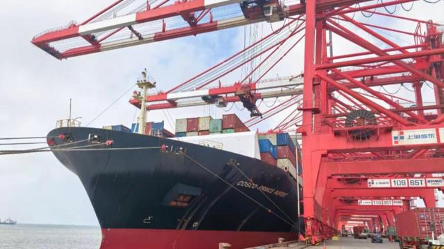 首批来自钱凯港的进博会展品顺利抵达上海