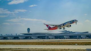 За два года действия взаимного безвиза пассажиропоток между Китаем и Казахстаном через КПП Синьцзяна превысил 4,64 млн человеко-раз