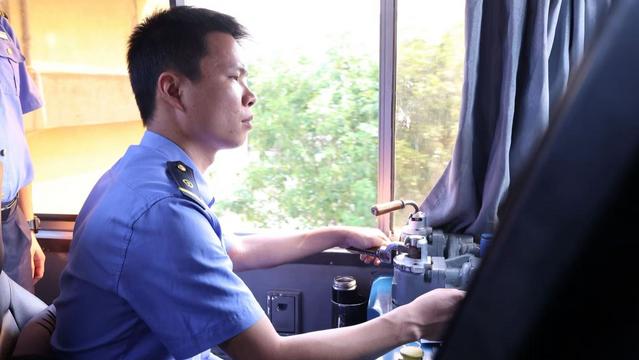 光轨纪·中欧班列故事 | 班列上的青春交响