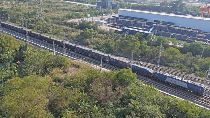 2025年西部陆海新通道集装箱货物年发运量首次突破百万标箱