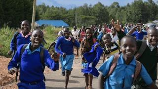 新春走基层丨“烂泥路”变“致富路”——中企在肯尼亚铺就乡村振兴“快车道”