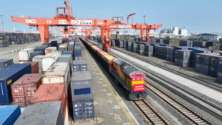 新通道班列里的“年味儿”