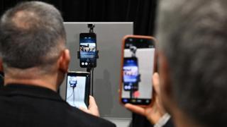 Le groupe chinois Honor dévoile son premier "téléphone-robot" boosté à l'IA