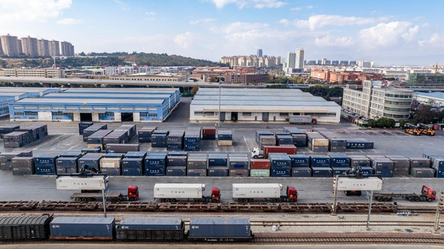 中老铁路运输货物突破8000万吨