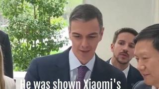 Spanish PM tours Xiaomi headquarters, tries EVs